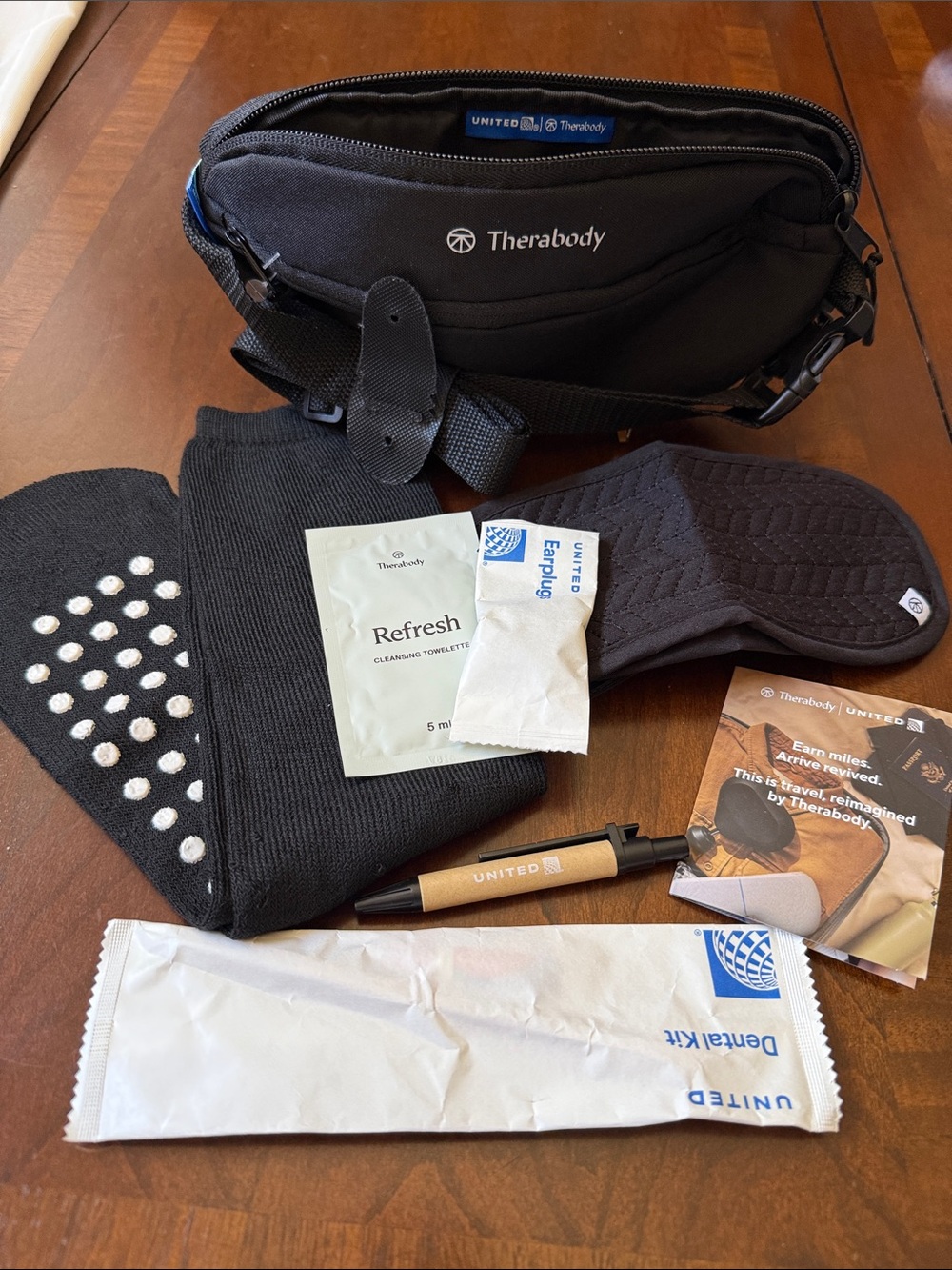 Therabody NWT United Airlines Polaris kit bag cross body